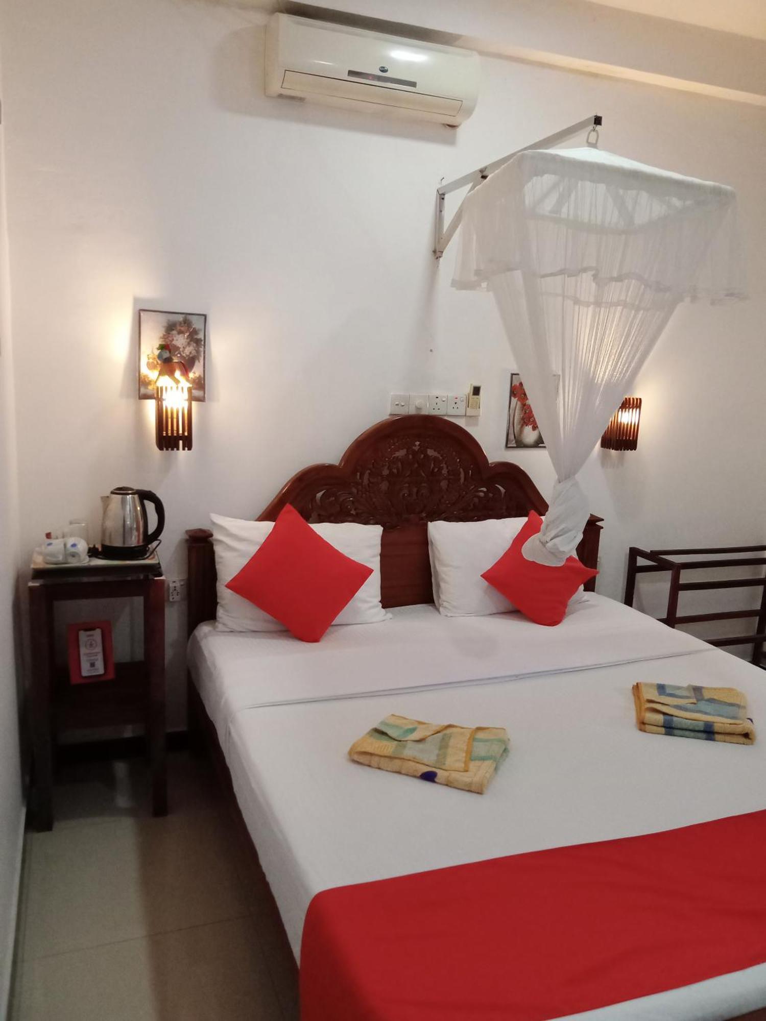 Hotel Awon Mirissa Esterno foto