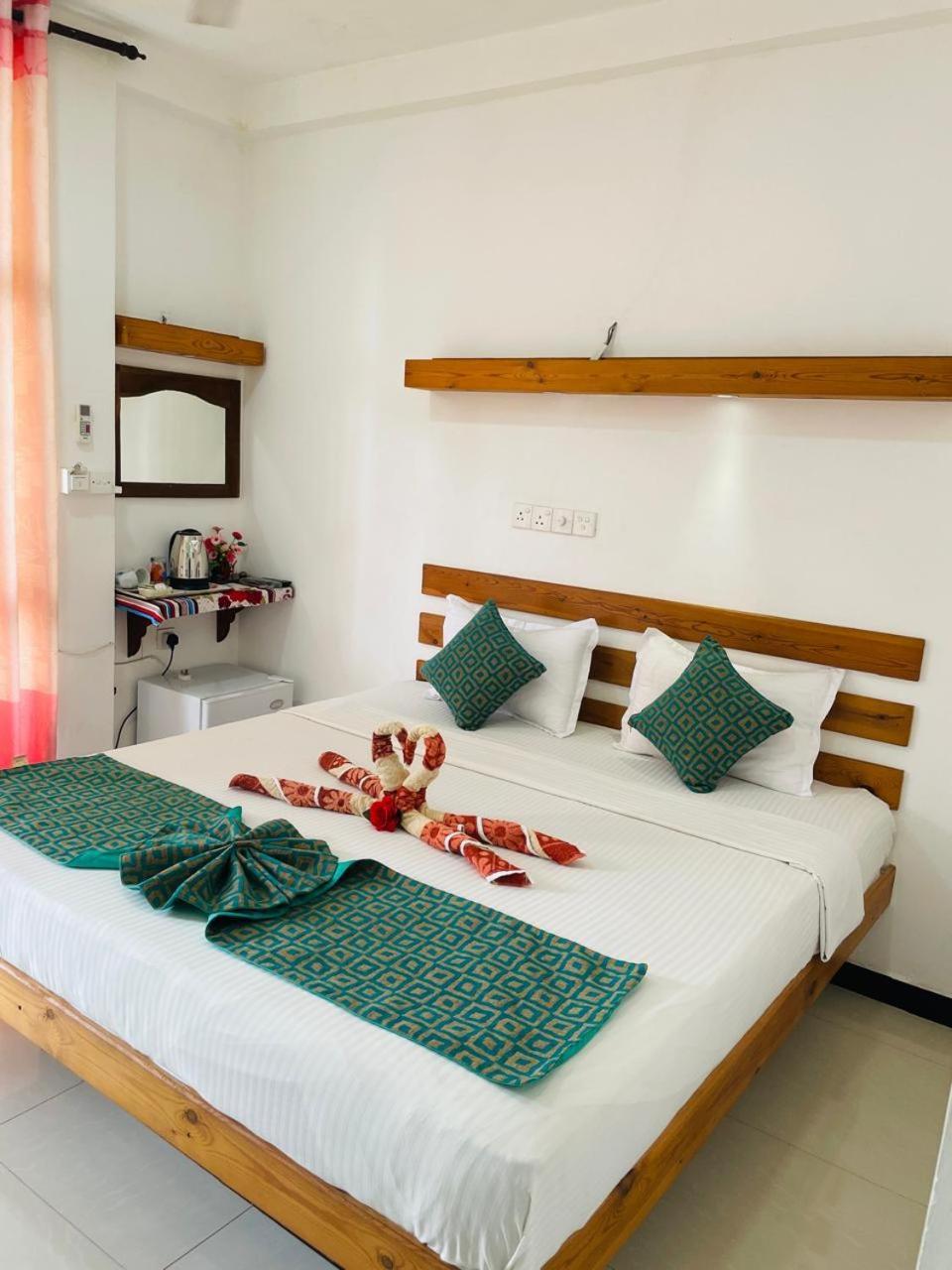Hotel Awon Mirissa Esterno foto