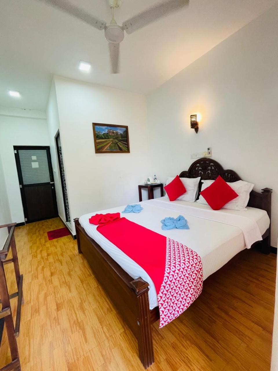 Hotel Awon Mirissa Esterno foto