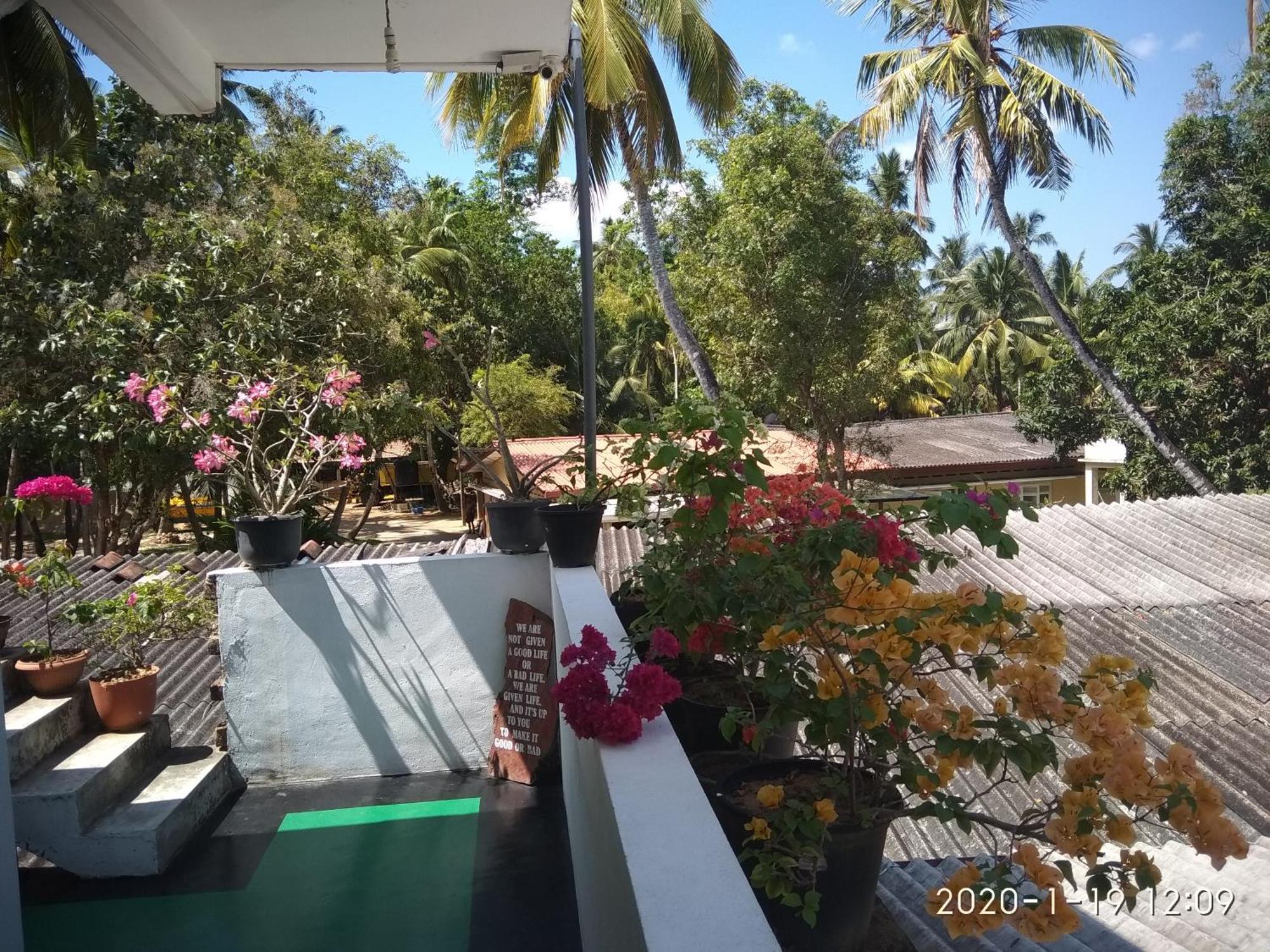 Hotel Awon Mirissa Esterno foto
