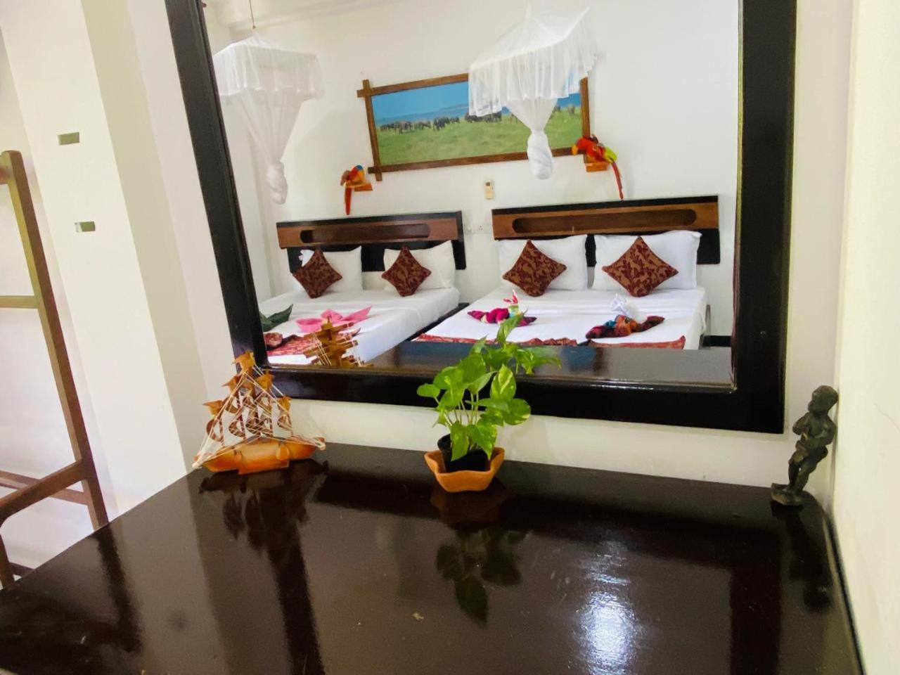 Hotel Awon Mirissa Esterno foto